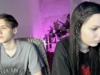 yourher0in webcam model stream image