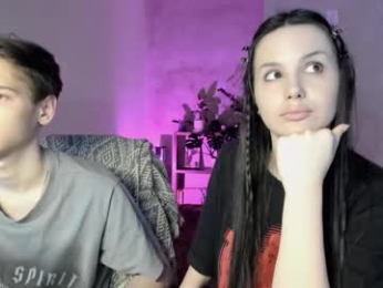 yourher0in webcam model stream image