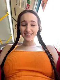 SnappyHappy webcam model stream image