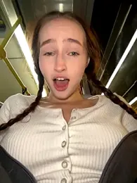 SnappyHappy webcam model stream image
