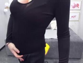 zoeeast webcam model stream image