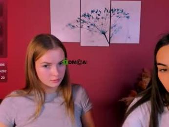 kira_light__ webcam model stream image