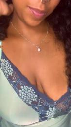 julialoyola_ webcam model stream image