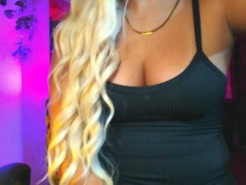 queensativa webcam model stream image