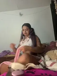 Pucaa_ webcam model stream image