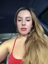 MilfNextDoor20 webcam model stream image