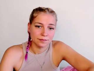 kristihoward webcam model stream image