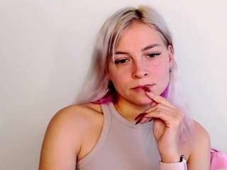 kristihoward webcam model stream image