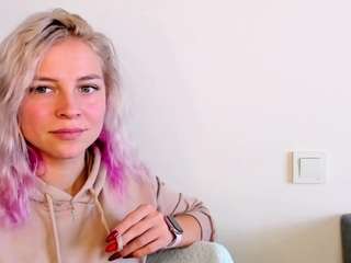 kristihoward webcam model stream image