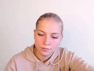 kristihoward webcam model stream image