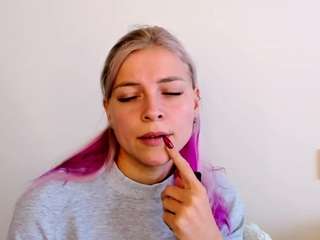 kristihoward webcam model stream image