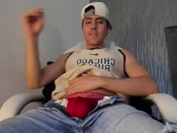 dylan_cross_ webcam model stream image
