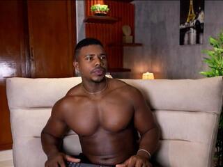 Leonardo Jones webcam model stream image