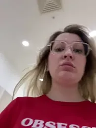 Teya_moon_ webcam model stream image