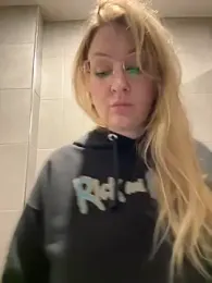 Teya_moon_ webcam model stream image