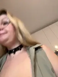 Teya_moon_ webcam model stream image