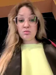 Teya_moon_ webcam model stream image