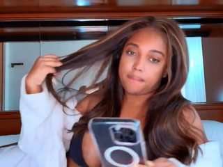 naommiscott webcam model stream image