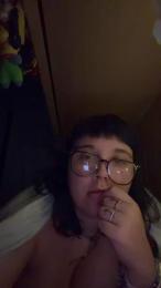 U_p_t_o_i_a webcam model stream image