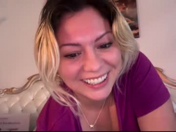kiradivine webcam model stream image