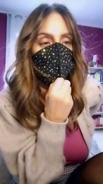 Akemy_room webcam model stream image