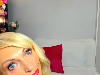 CrystalHotty webcam model stream image