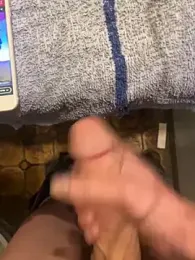 Nutsohard webcam model stream image