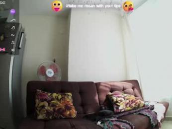 wildstrawberry30 webcam chaturbate model stream image