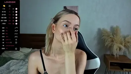 IdaValenti webcam stripchat model stream image