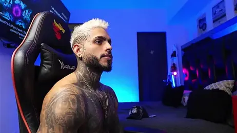 logan_hugh8 webcam stripchat model stream image