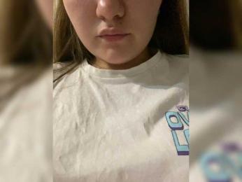 Regina-Lynne webcam model stream image