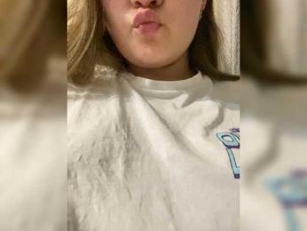 Regina-Lynne webcam bongacams model stream image