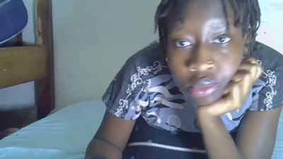 Prettylips222 webcam cam4 model stream image