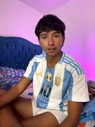 Leonarrrd_01 webcam model stream image