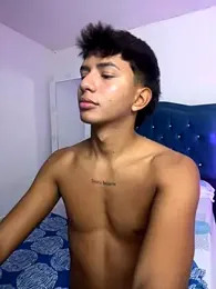 Leonarrrd_01 webcam model stream image