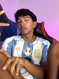 Leonarrrd_01 webcam model stream image