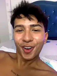 Leonarrrd_01 webcam model stream image