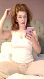 Housewife_Kirst webcam model stream image