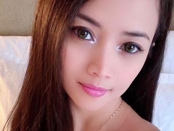 YasmienAtos webcam model stream image