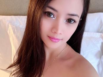 YasmienAtos webcam model stream image