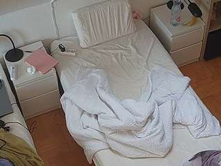voyeurcam-julmodels-bed-7 webcam model stream image