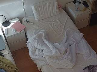 voyeurcam-julmodels-bed-7 webcam model stream image