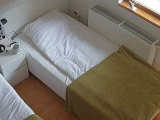 voyeurcam-julmodels-bed-7 webcam camsoda model stream image