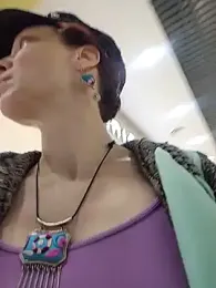 Exhibitionsplit webcam model stream image