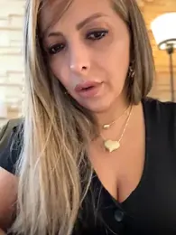 _Abril-Office1 webcam model stream image