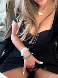 _Abril-Office1 webcam model stream image