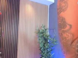 saracorraless webcam model stream image