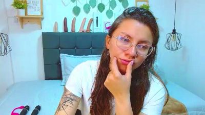 kharlamorrys_ webcam model stream image