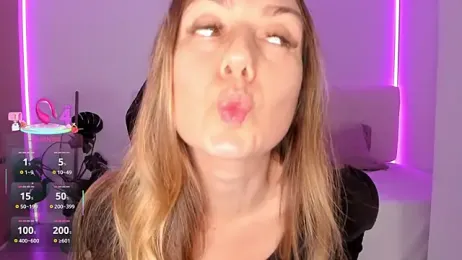 LindaWhite_ webcam model stream image