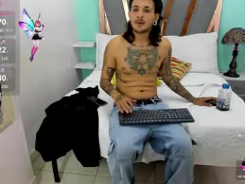 lia_and_thom_ webcam model stream image
